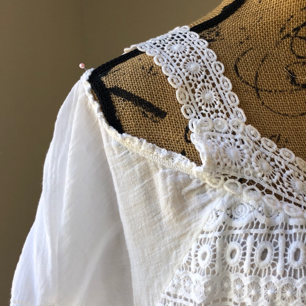 White eyelet lacy cold shoulder blouse - Picture 2 of 6